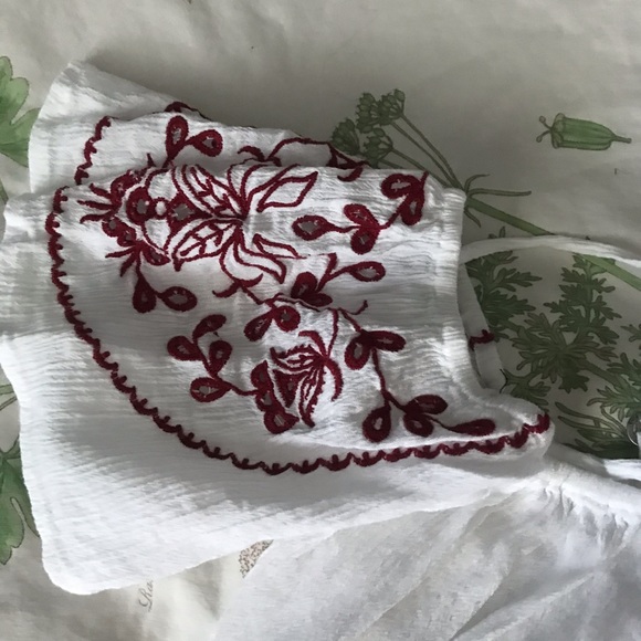 Abercrombie and Fitch loose fit crop top. - Picture 3 of 4